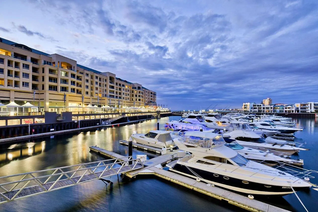 Belle Escapes - Sunset Views At The Bay Daire Glenelg Avustralya